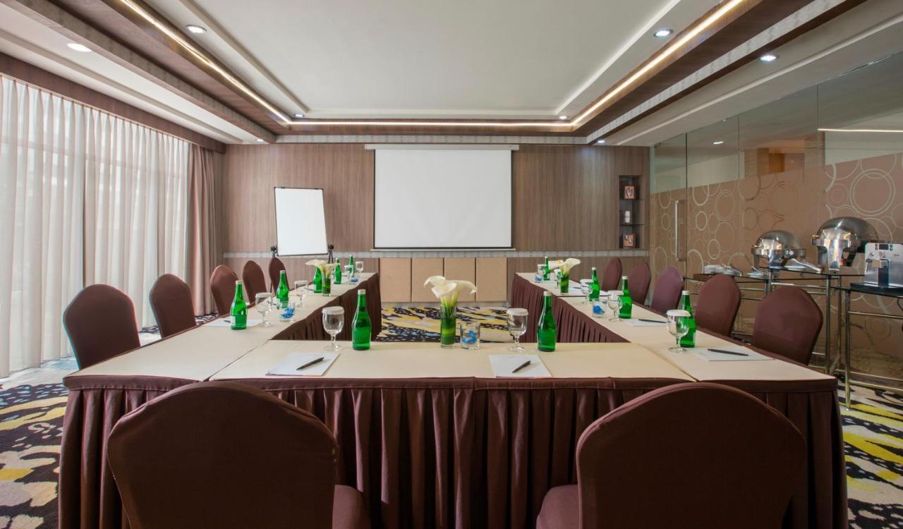 Hotel Grandhika Iskandarsyah Джакарта Екстериор снимка