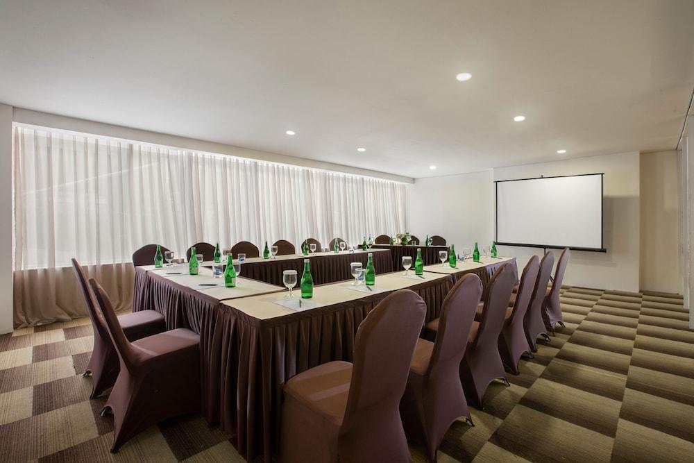 Hotel Grandhika Iskandarsyah Джакарта Екстериор снимка