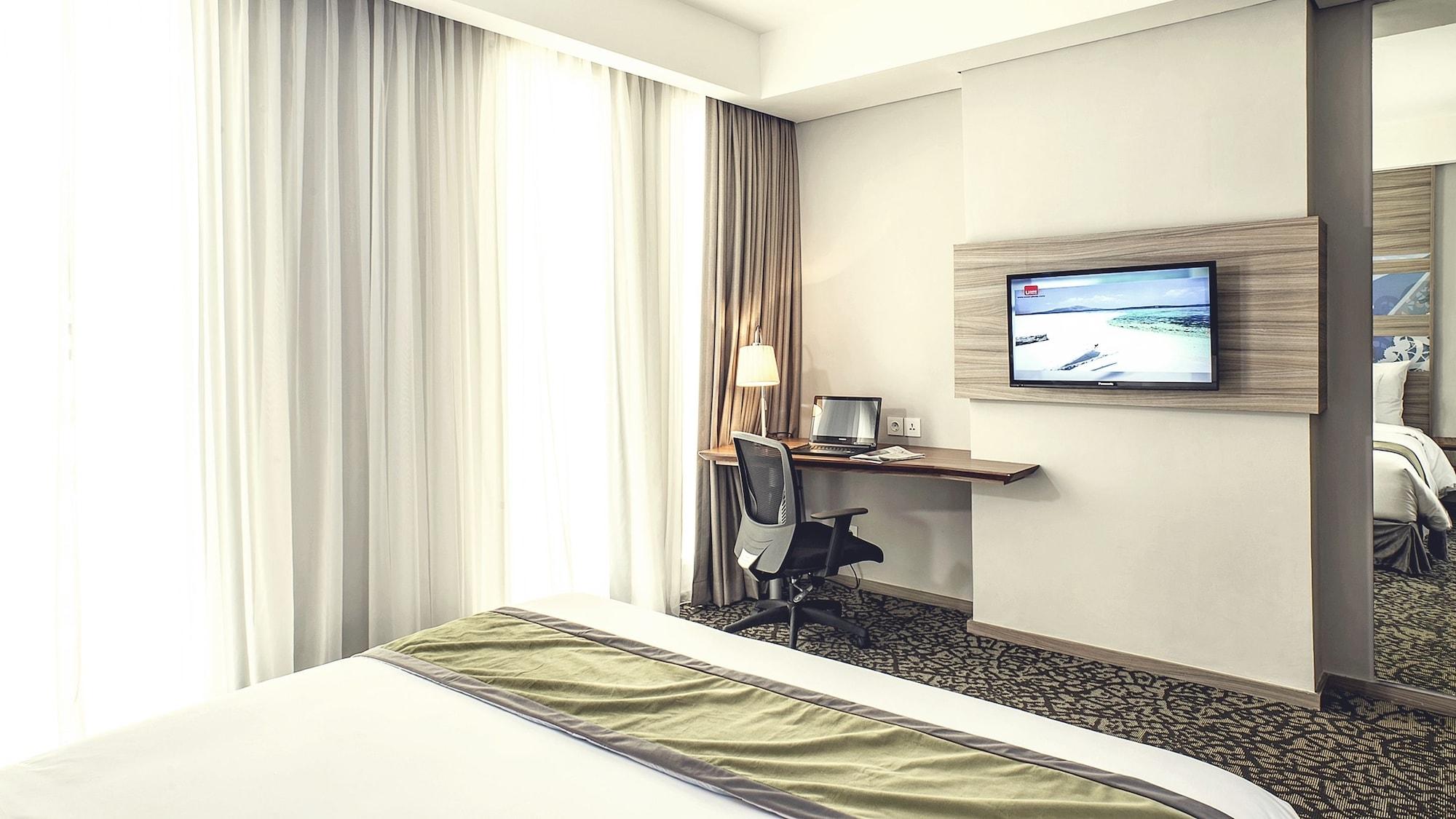 Hotel Grandhika Iskandarsyah Джакарта Екстериор снимка