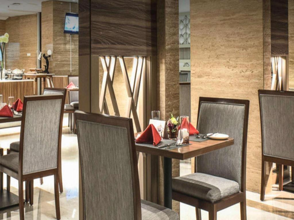 Hotel Grandhika Iskandarsyah Джакарта Екстериор снимка