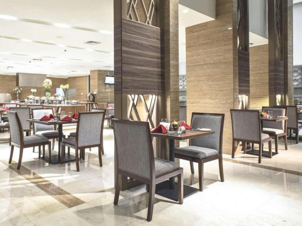 Hotel Grandhika Iskandarsyah Джакарта Екстериор снимка