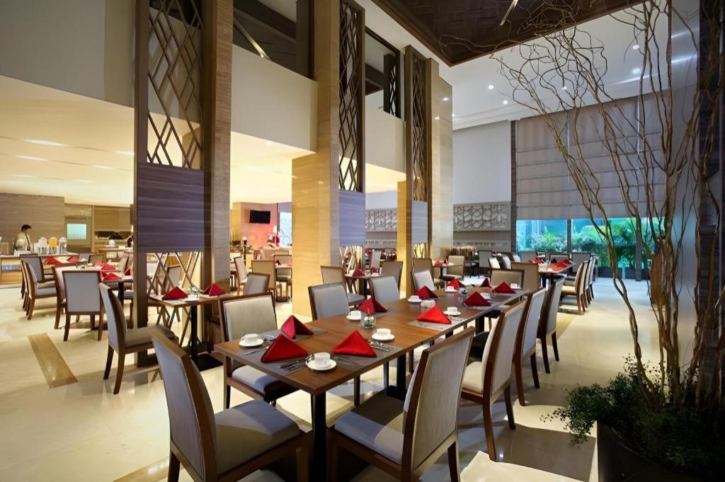 Hotel Grandhika Iskandarsyah Джакарта Екстериор снимка