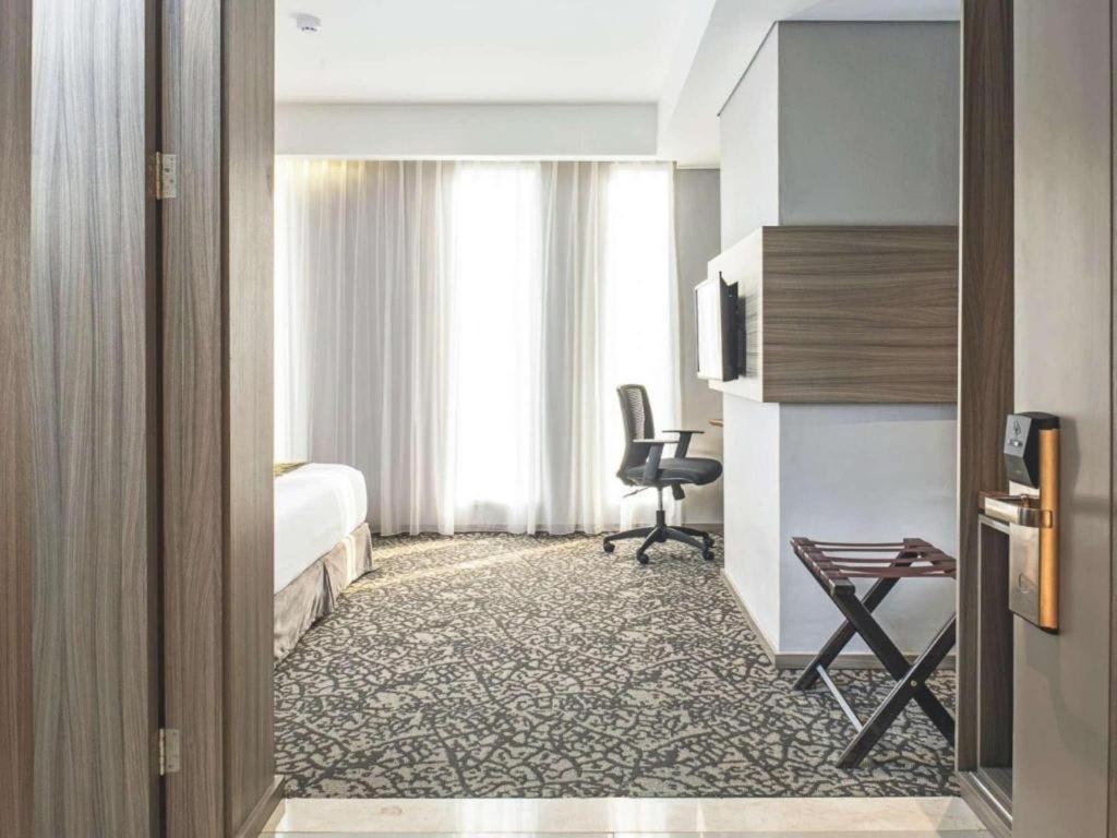 Hotel Grandhika Iskandarsyah Джакарта Екстериор снимка