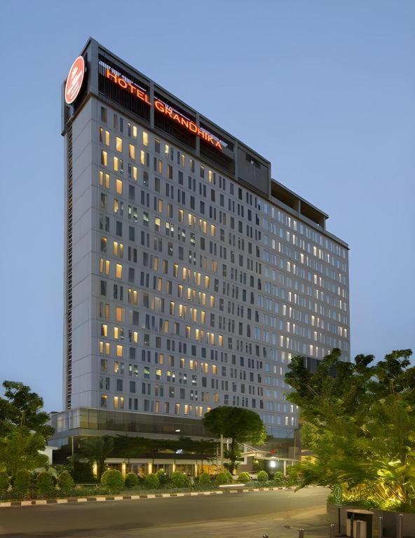 Hotel Grandhika Iskandarsyah Джакарта Екстериор снимка
