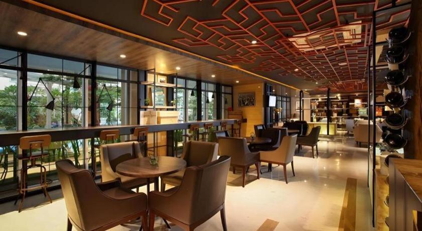 Hotel Grandhika Iskandarsyah Джакарта Екстериор снимка