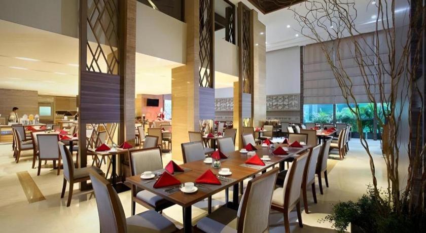 Hotel Grandhika Iskandarsyah Джакарта Екстериор снимка