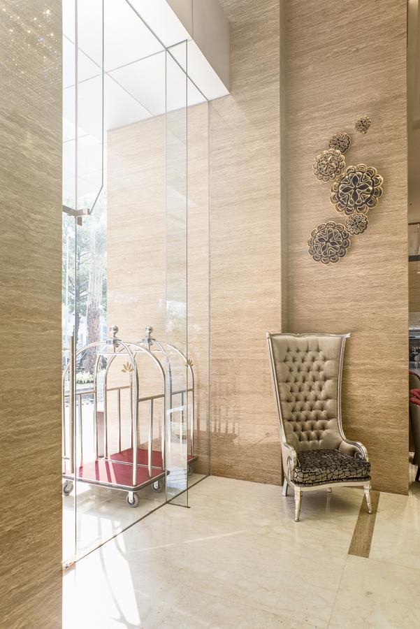 Hotel Grandhika Iskandarsyah Джакарта Екстериор снимка