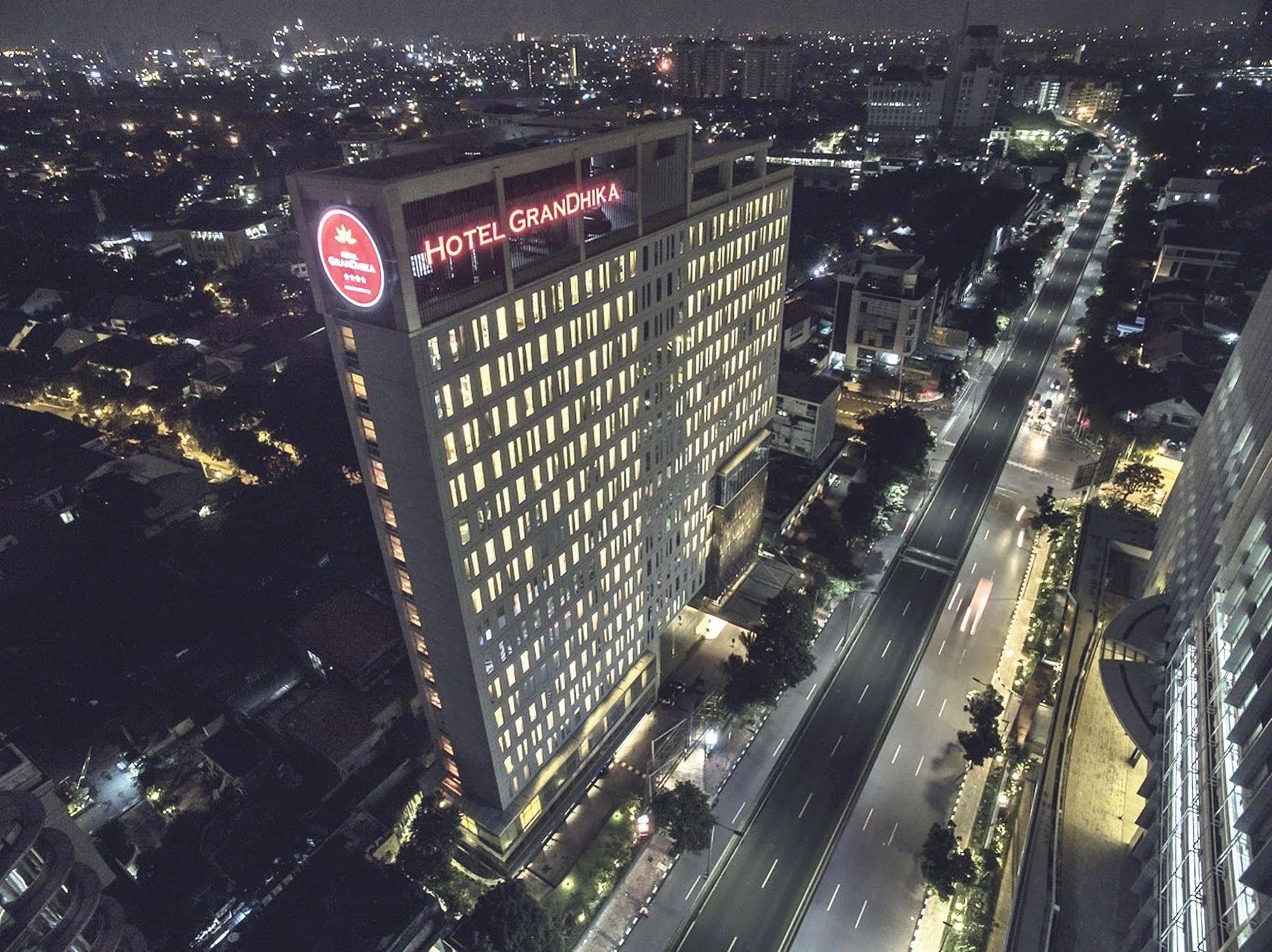 Hotel Grandhika Iskandarsyah Джакарта Екстериор снимка
