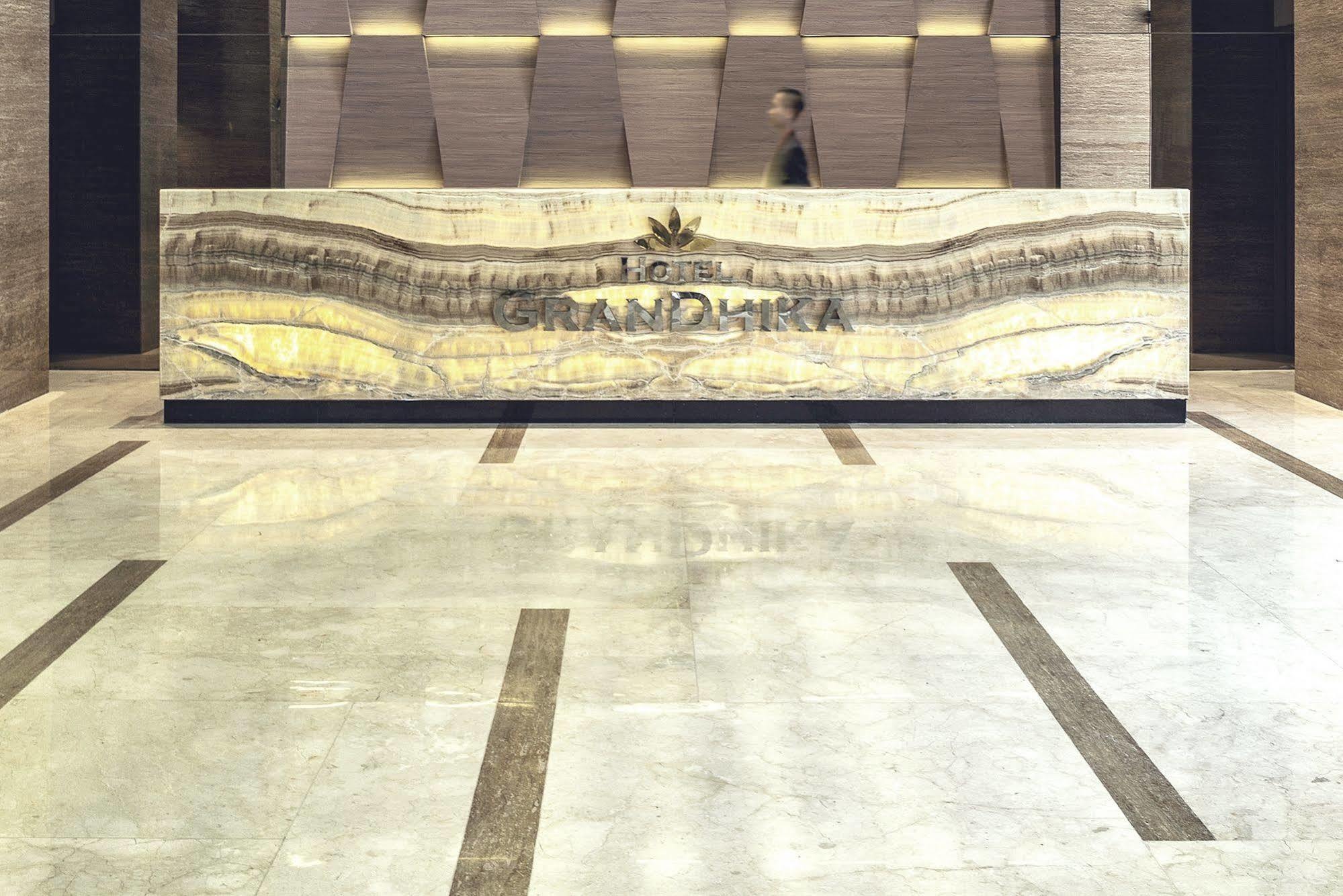 Hotel Grandhika Iskandarsyah Джакарта Екстериор снимка