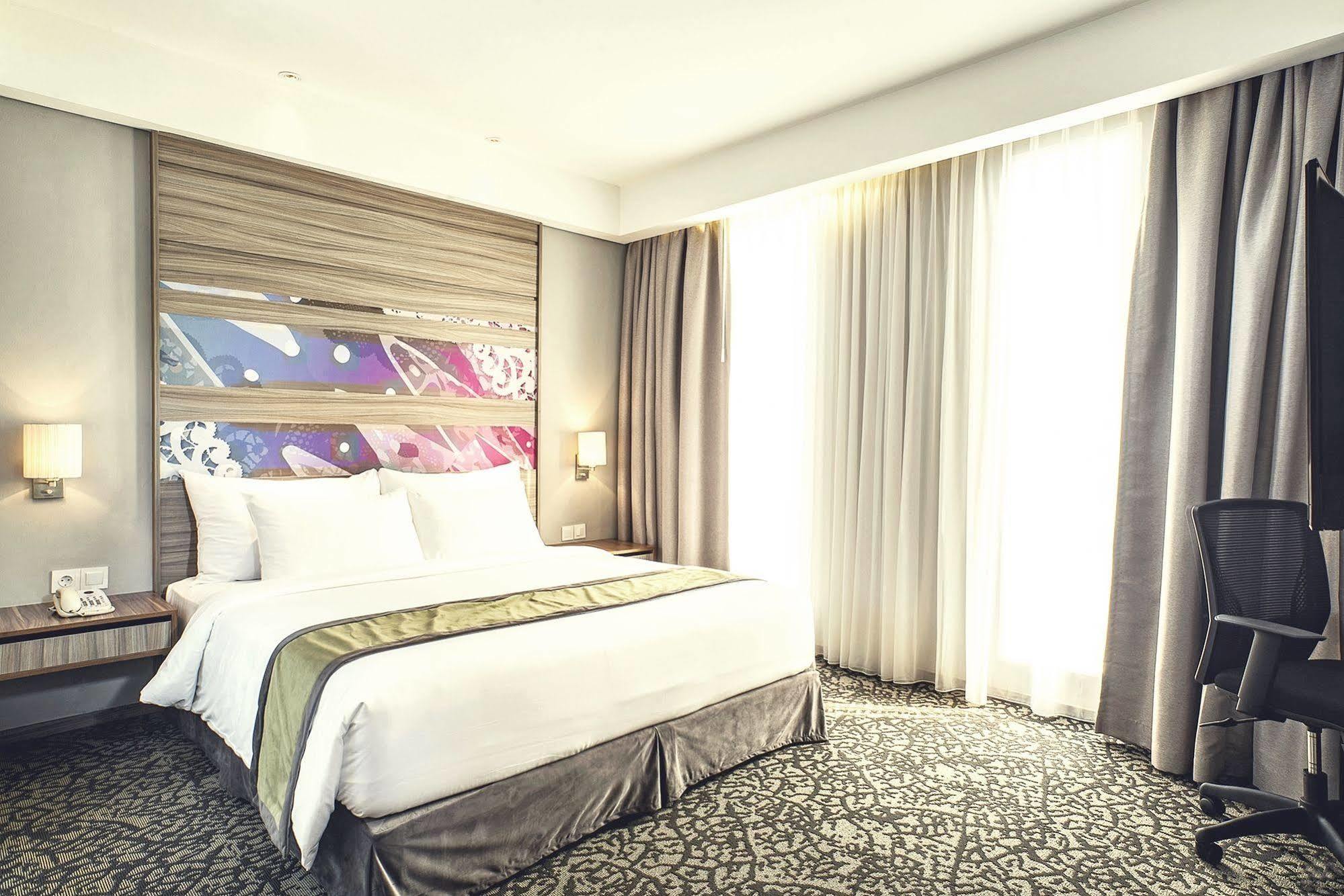 Hotel Grandhika Iskandarsyah Джакарта Екстериор снимка
