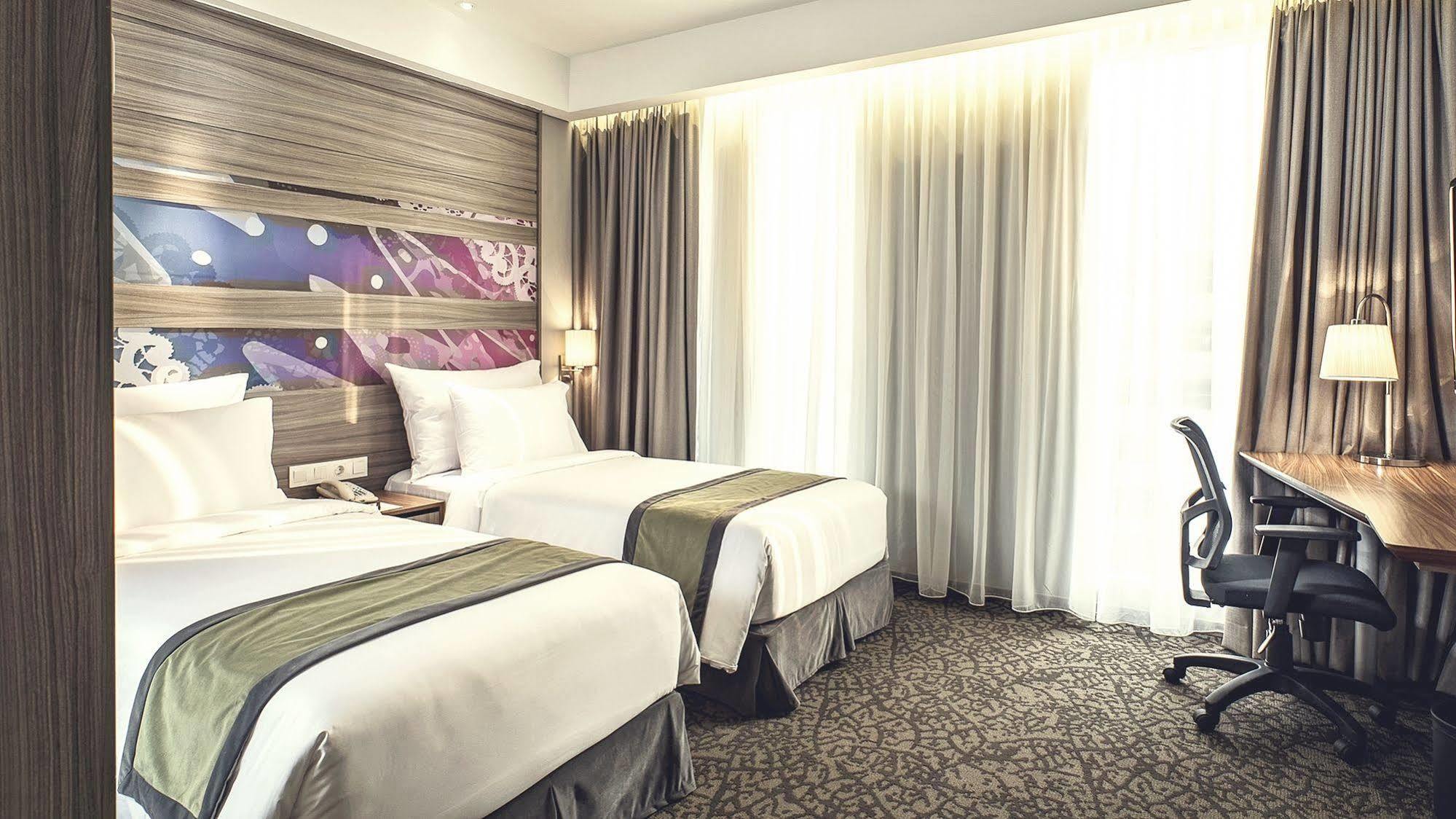 Hotel Grandhika Iskandarsyah Джакарта Екстериор снимка