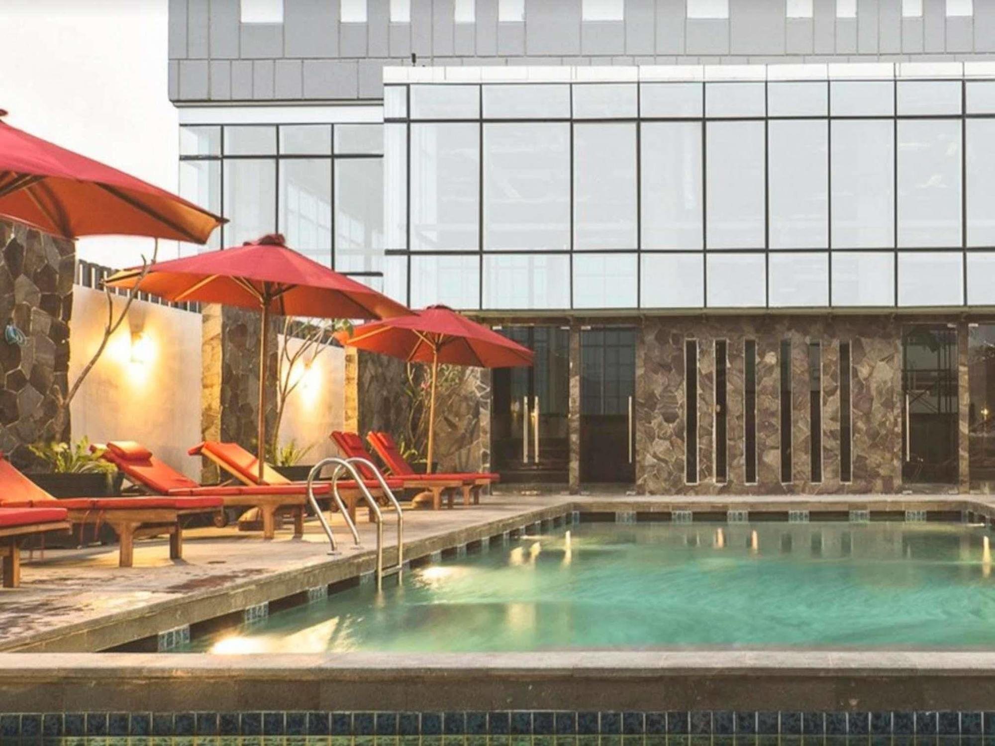 Hotel Grandhika Iskandarsyah Джакарта Екстериор снимка