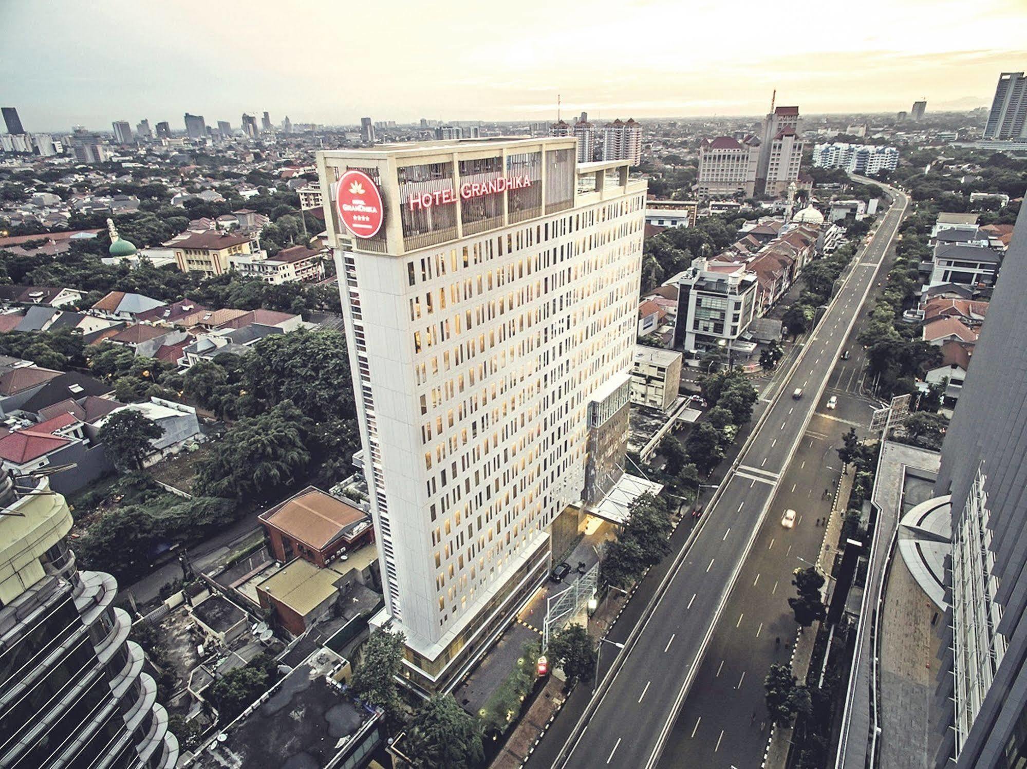 Hotel Grandhika Iskandarsyah Джакарта Екстериор снимка