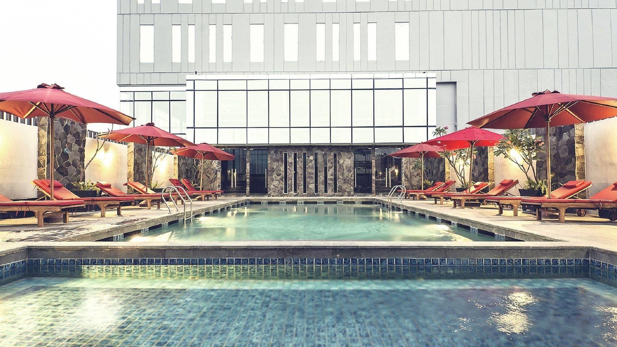 Hotel Grandhika Iskandarsyah Джакарта Екстериор снимка